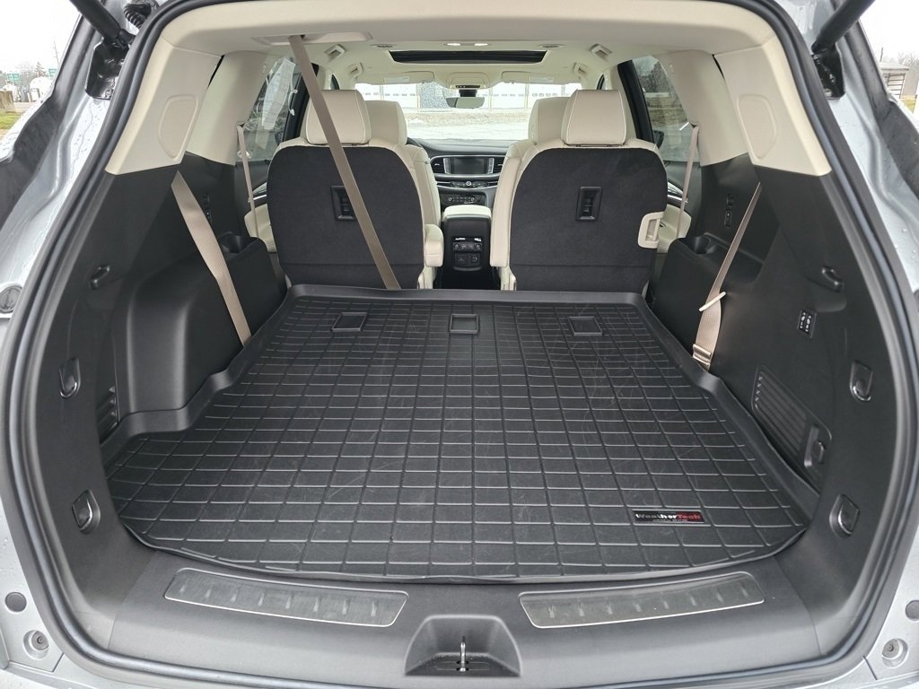 Used 2024 Buick Enclave Avenir image 32