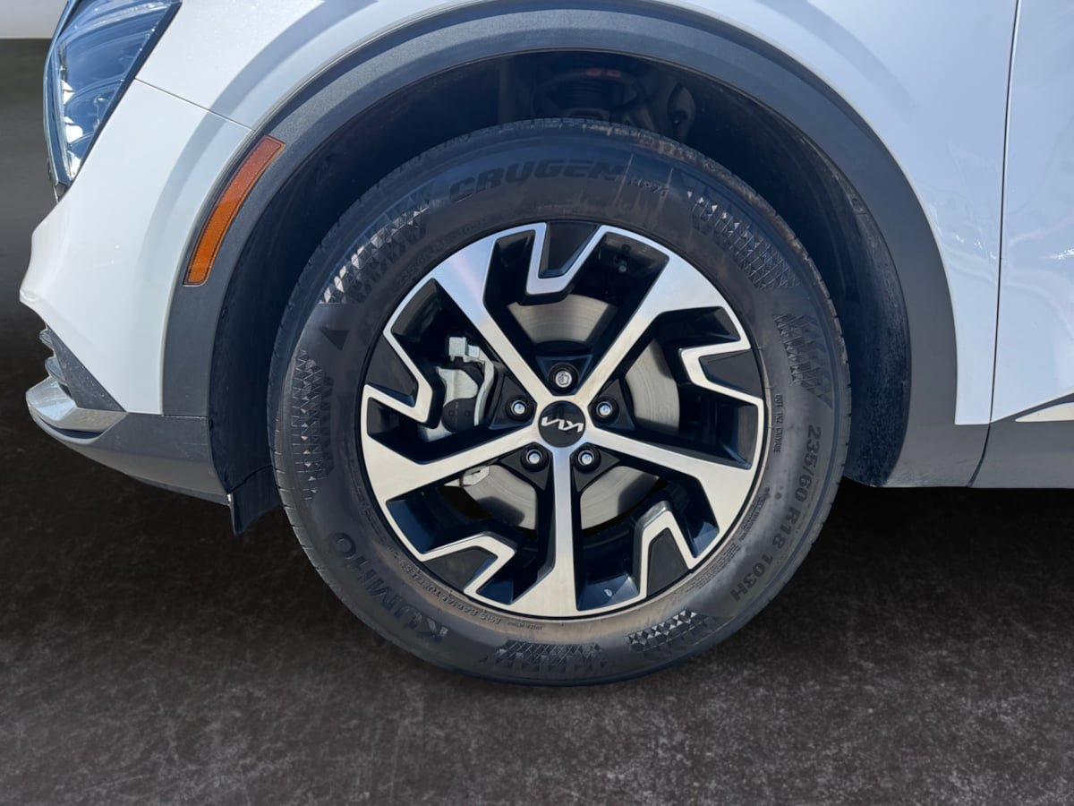 Used 2025 Kia Sportage EX FWD image 9