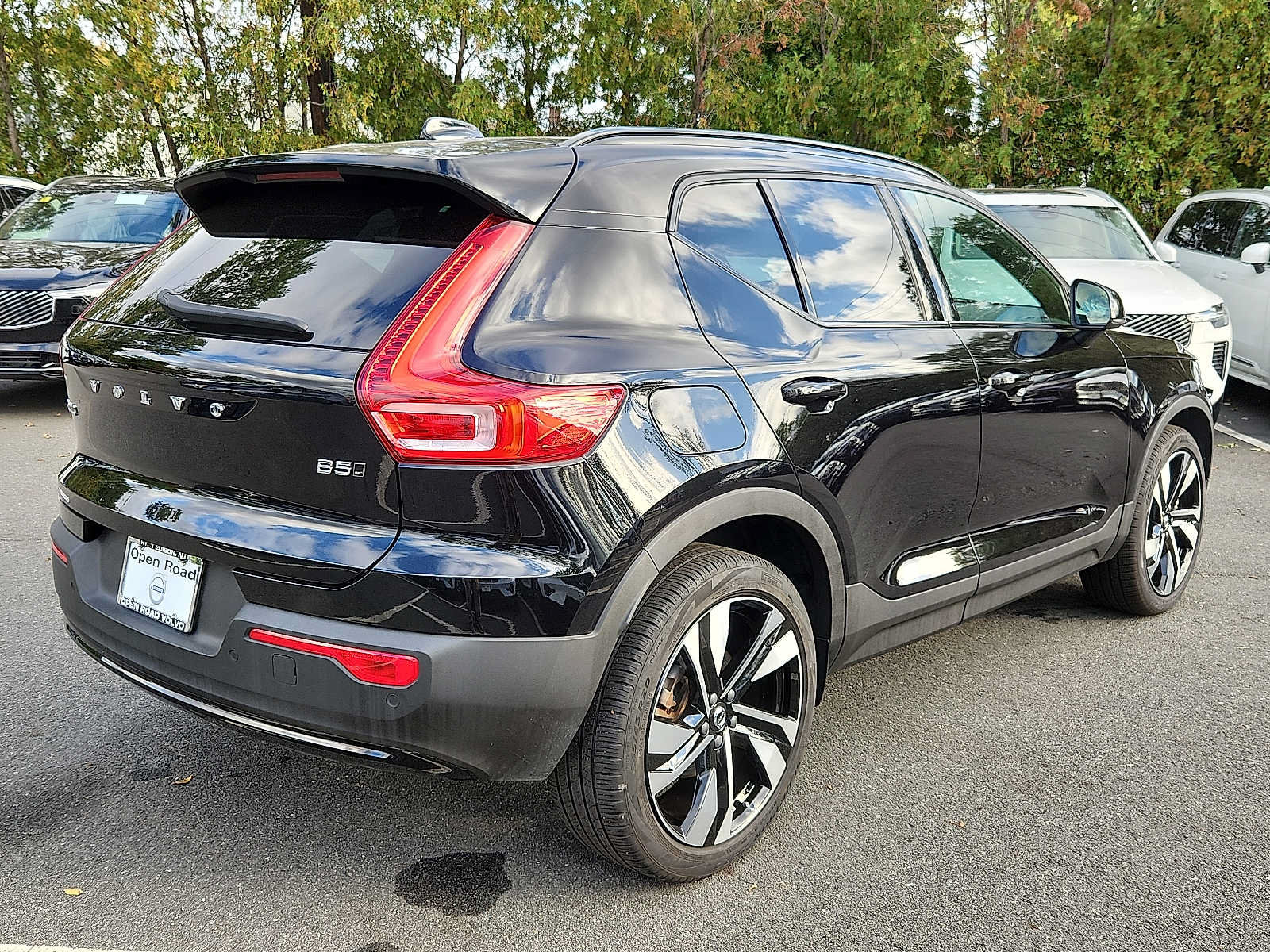 Certified 2023 Volvo XC40 B5 Plus w/ Climate Package AWD/4WD image 6