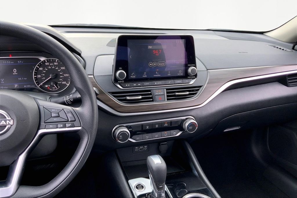 Used 2024 Nissan Altima 2.5 SV image 9