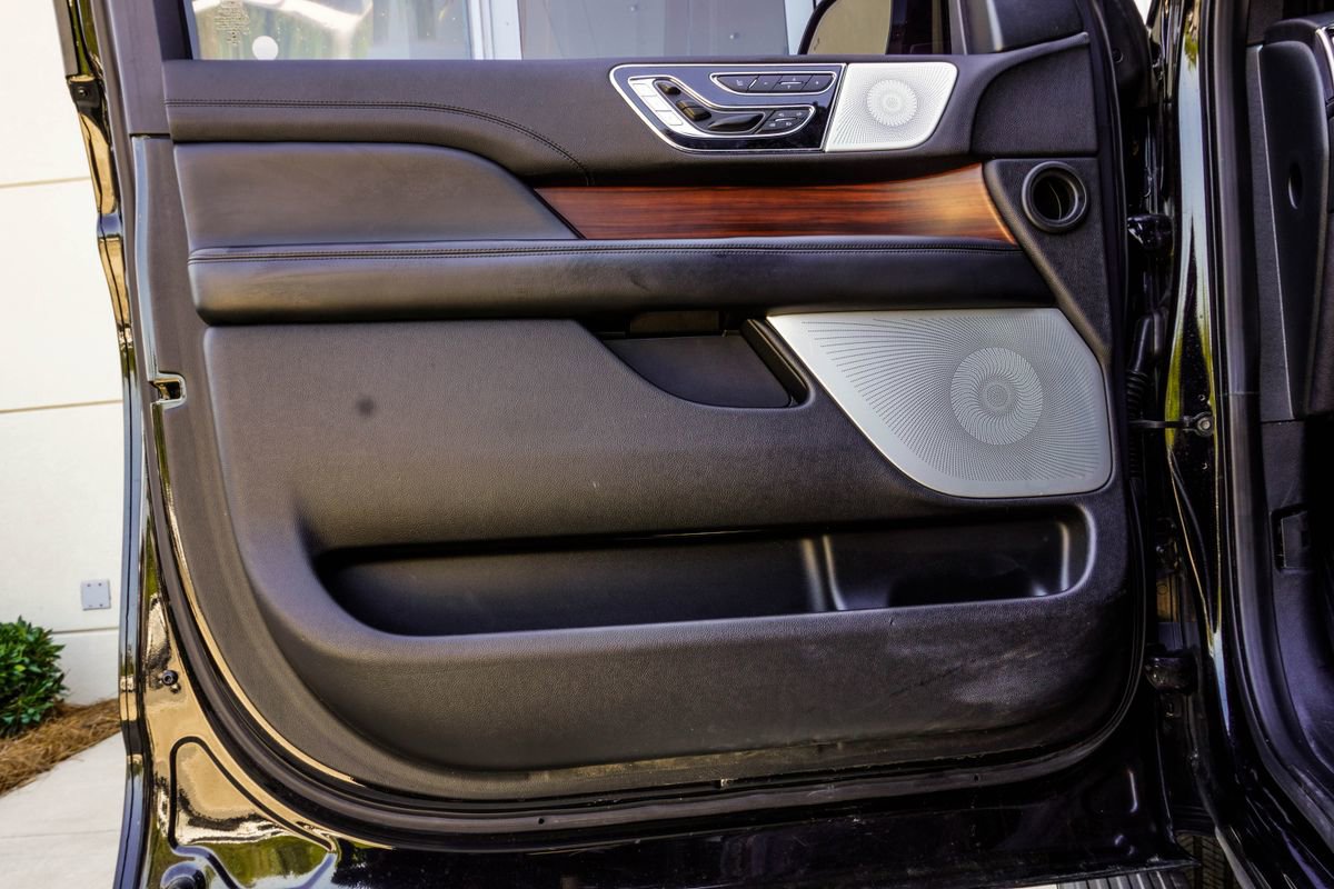 Used 2021 Lincoln Navigator Reserve image 32