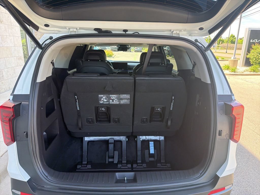 Used 2025 Kia Carnival SX Prestige FWD image 8