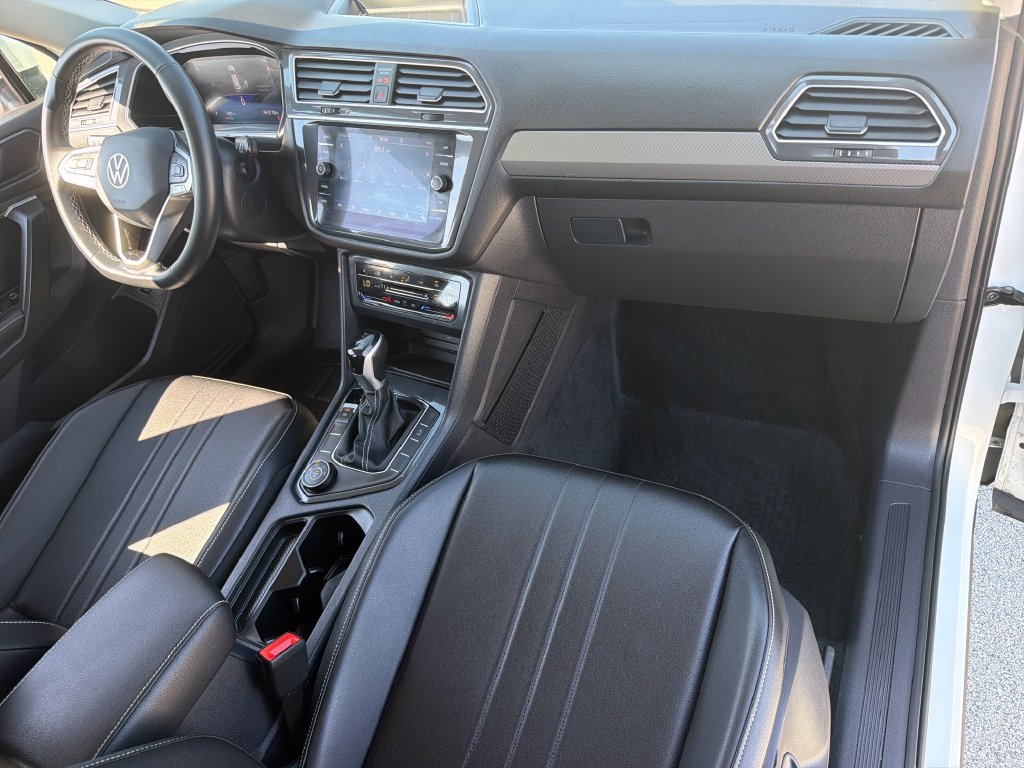 Used 2024 Volkswagen Tiguan SE AWD/4WD image 26