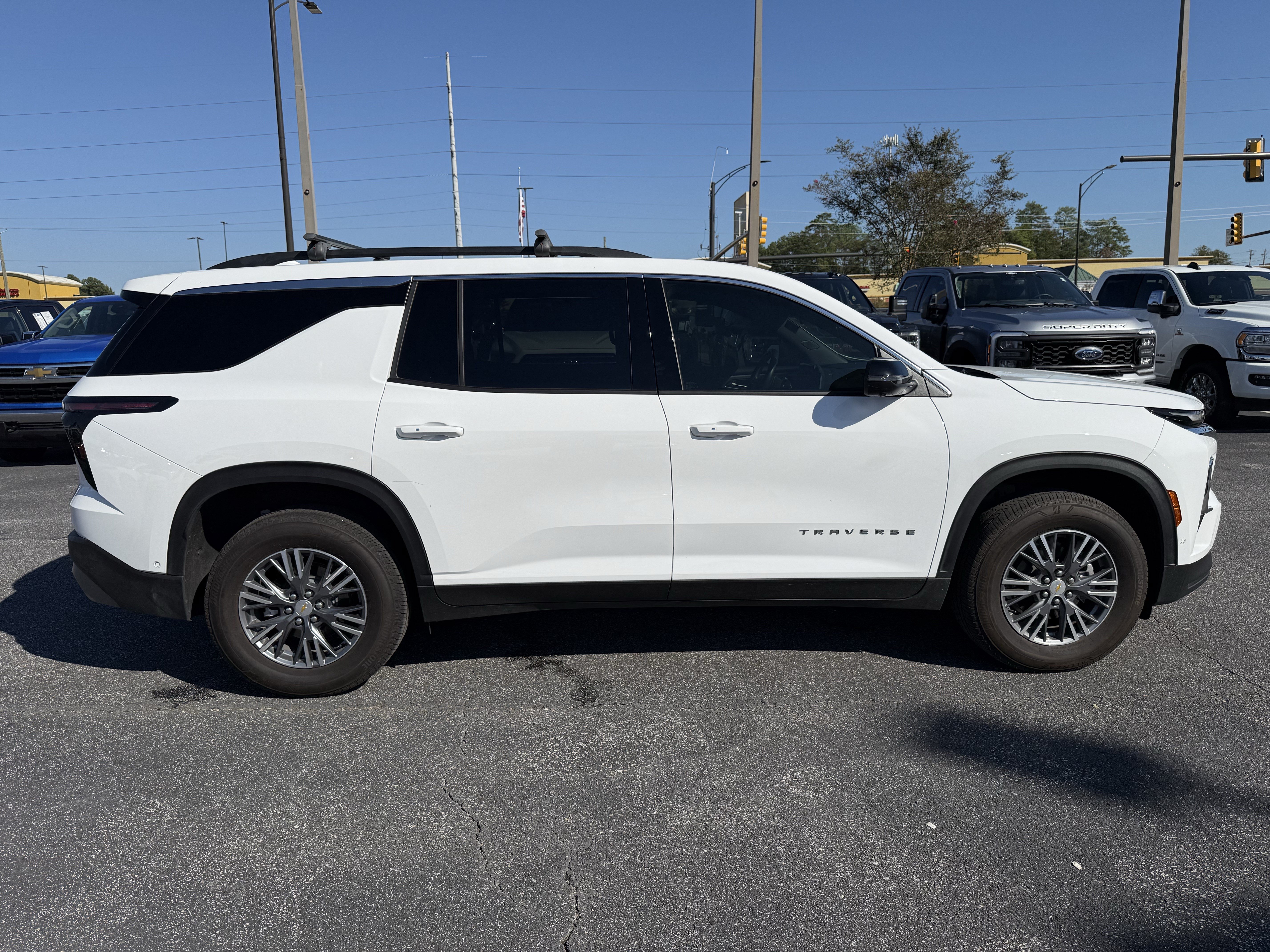Used 2025 Chevrolet Traverse LT w/ Enhanced Driving Package FWD image 11