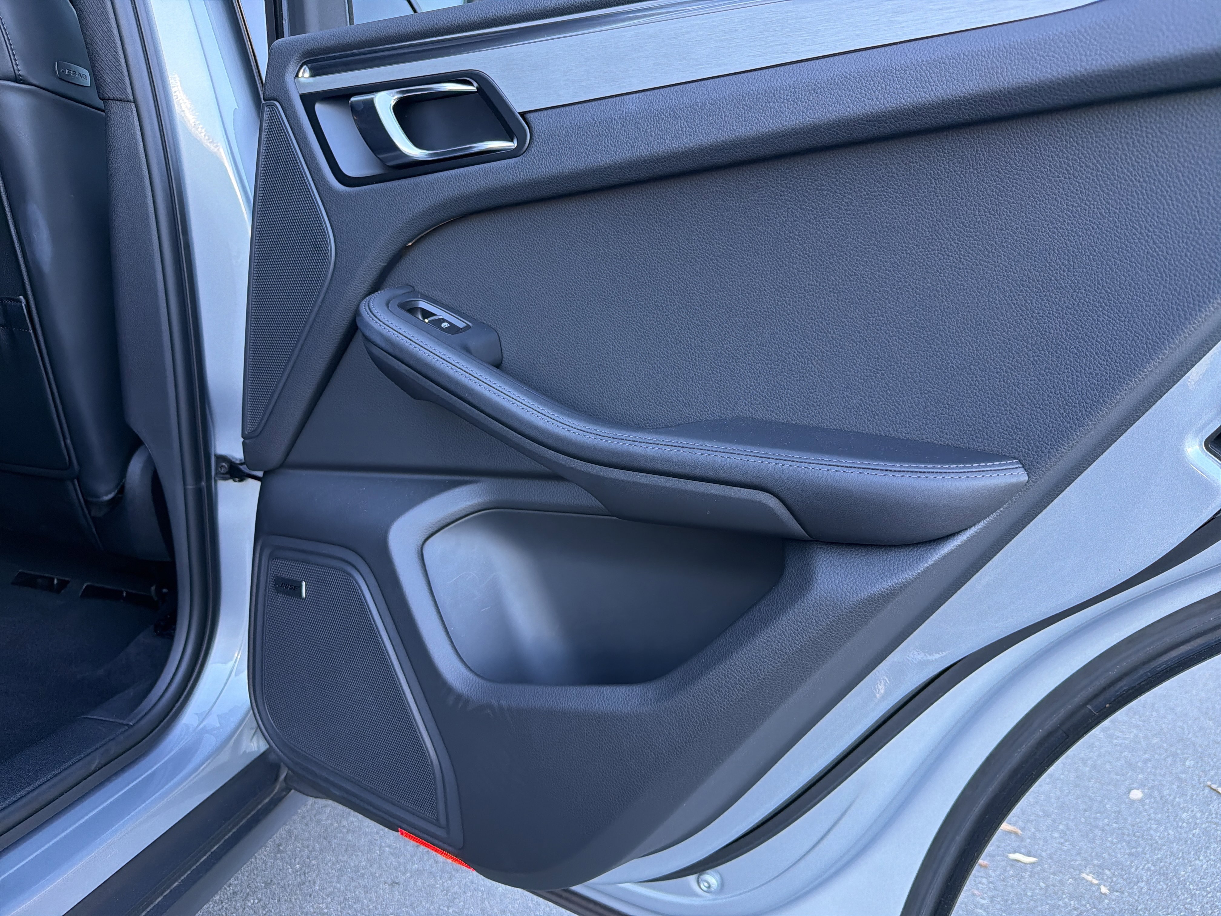 Certified 2025 Porsche Macan image 28