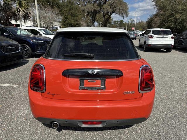 Used 2021 MINI Cooper 4-Door Hardtop image 3