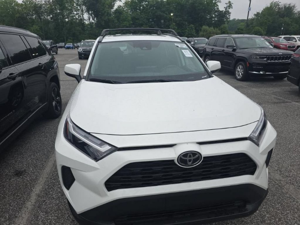 Used 2022 Toyota RAV4 XLE w/ Convenience Package AWD/4WD image 2