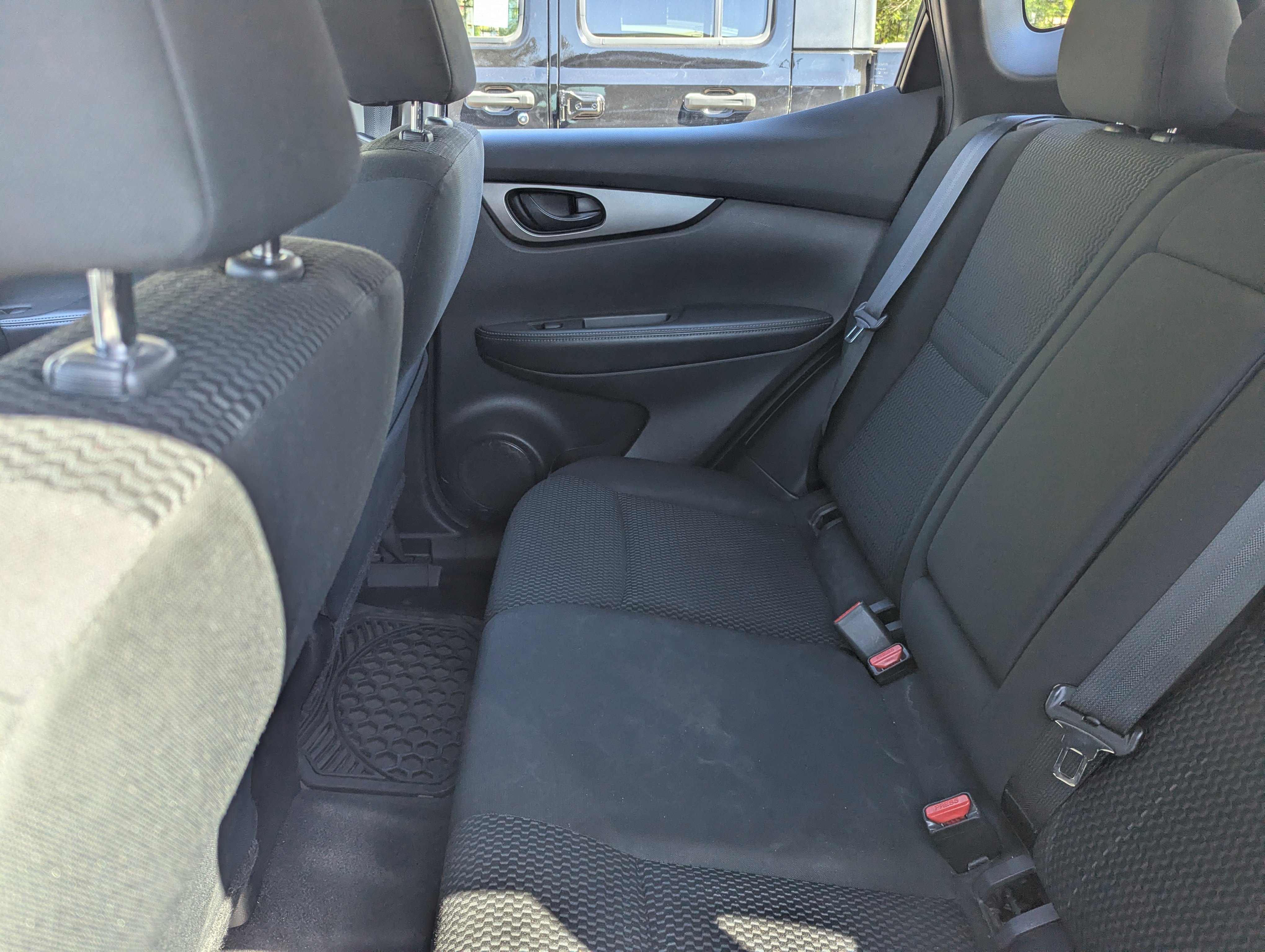 Used 2019 Nissan Rogue Sport S image 13