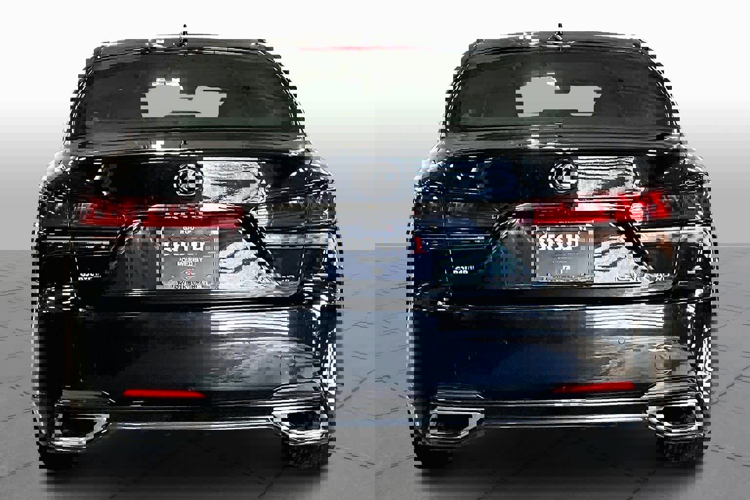 Used 2022 Lexus LS 500 F Sport w/ Accessory Package (Z2) image 5