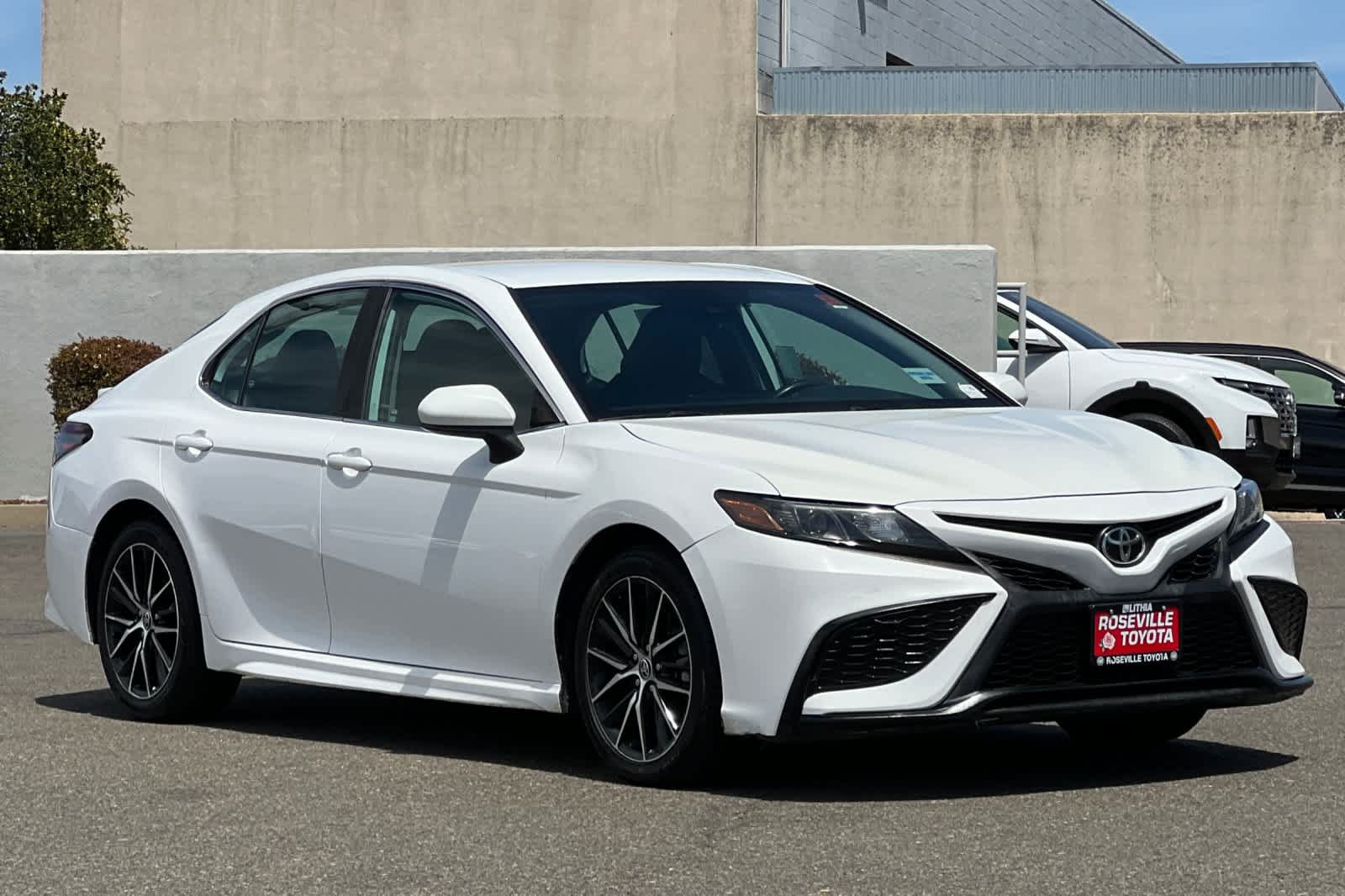 Used 2021 Toyota Camry SE FWD image 5