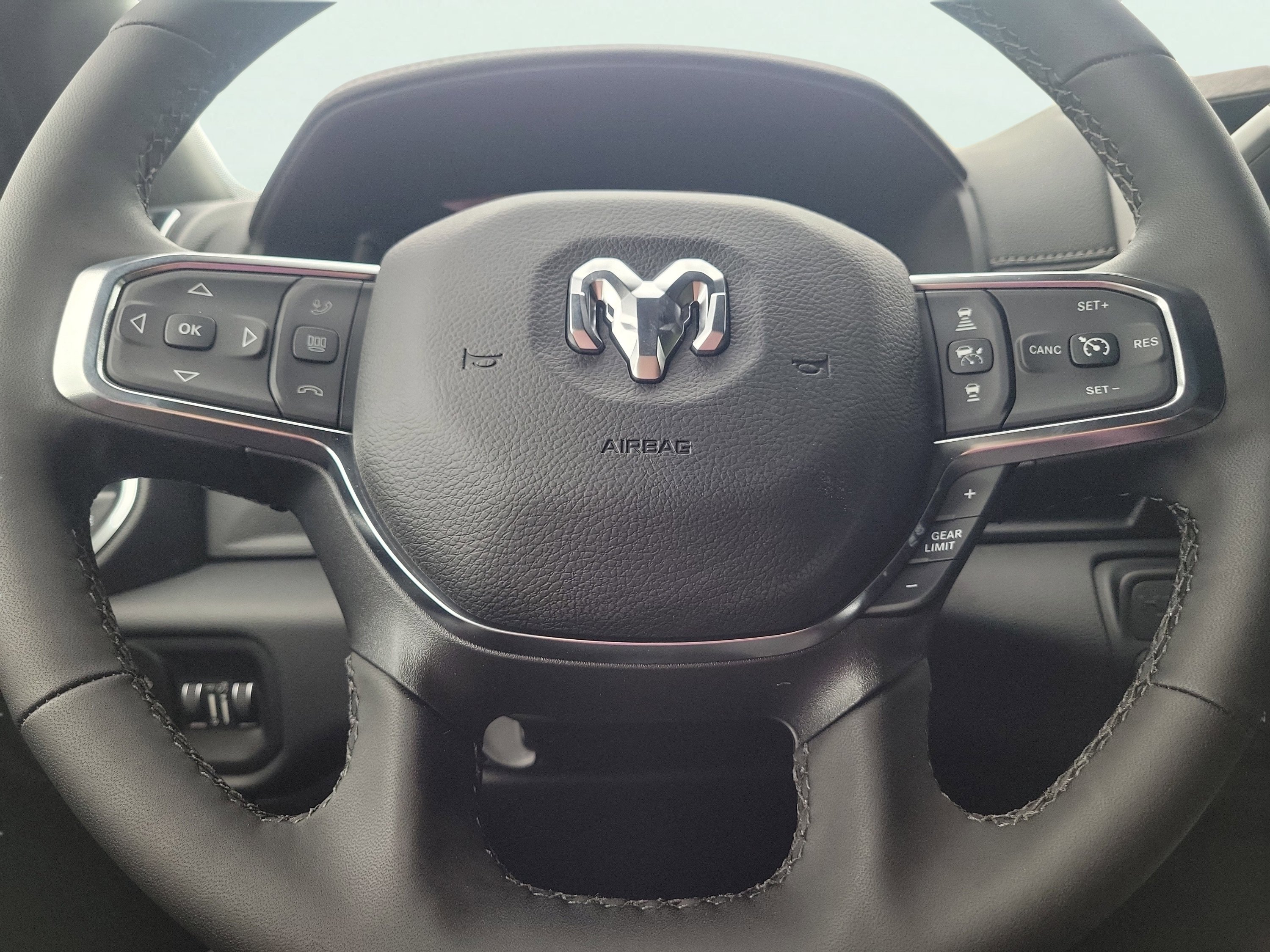 New 2026 RAM 2500 Laramie AWD/4WD image 27