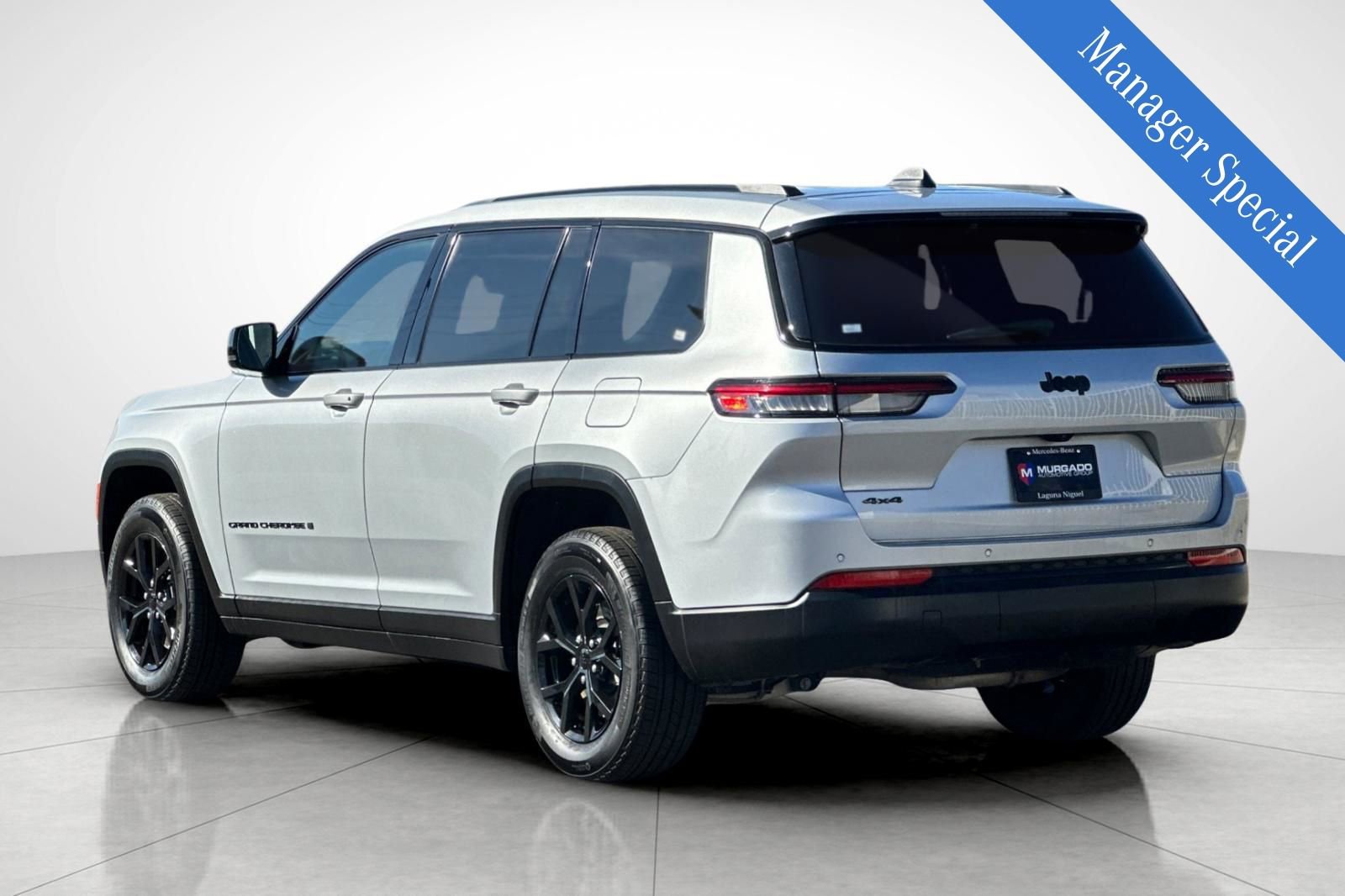 Used 2024 Jeep Grand Cherokee L Laredo image 12