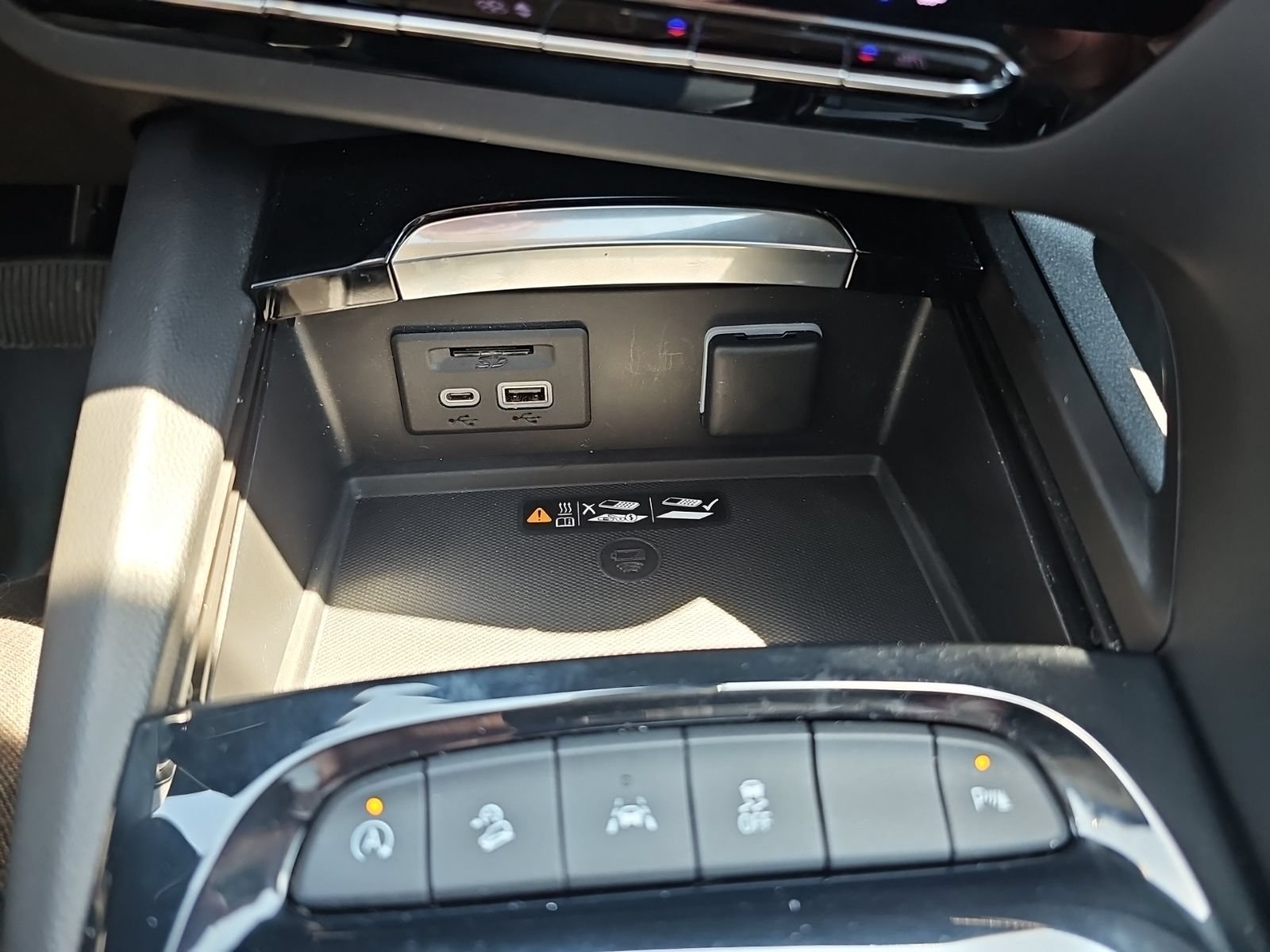 Used 2021 Buick Envision Avenir AWD/4WD image 20