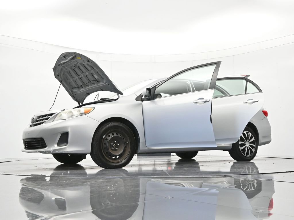 Used 2013 Toyota Corolla LE FWD image 46