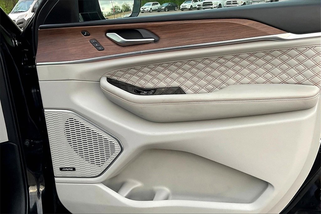 Used 2021 Jeep Grand Cherokee L Summit w/ Luxury Tech Group V image 24