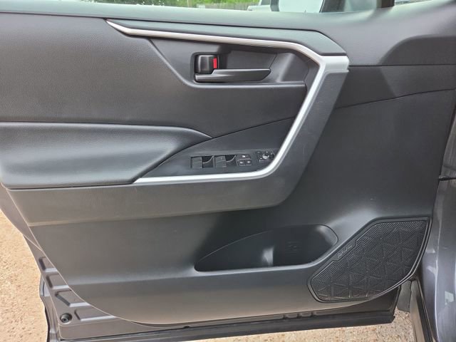 Used 2022 Toyota RAV4 LE FWD image 21