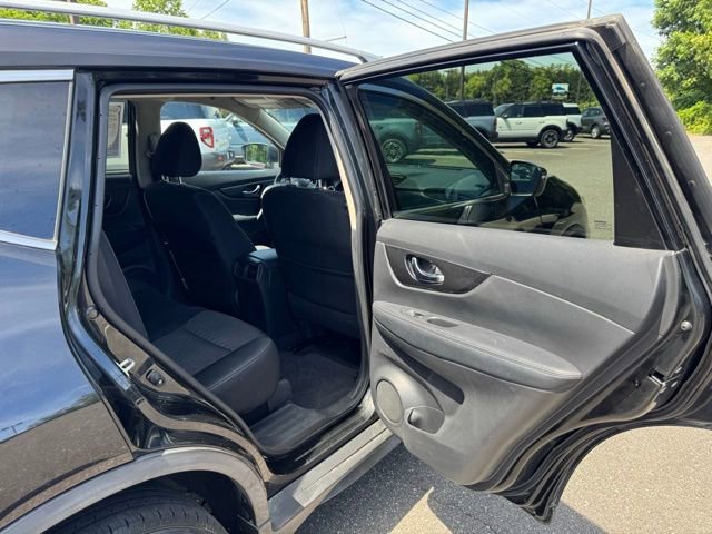Used 2018 Nissan Rogue SV AWD/4WD image 16