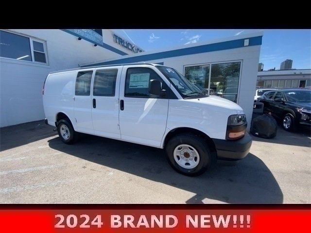 Used 2024 Chevrolet Express 2500 w/ Driver Convenience Package image 3
