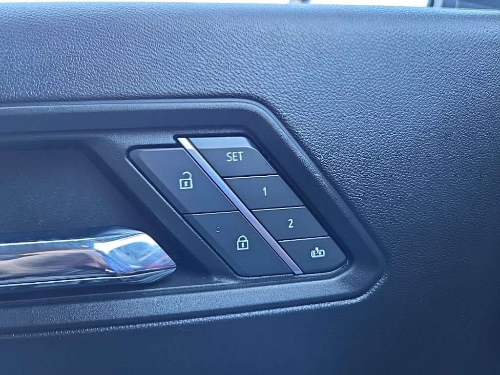 Used 2023 GMC Canyon AT4X image 21