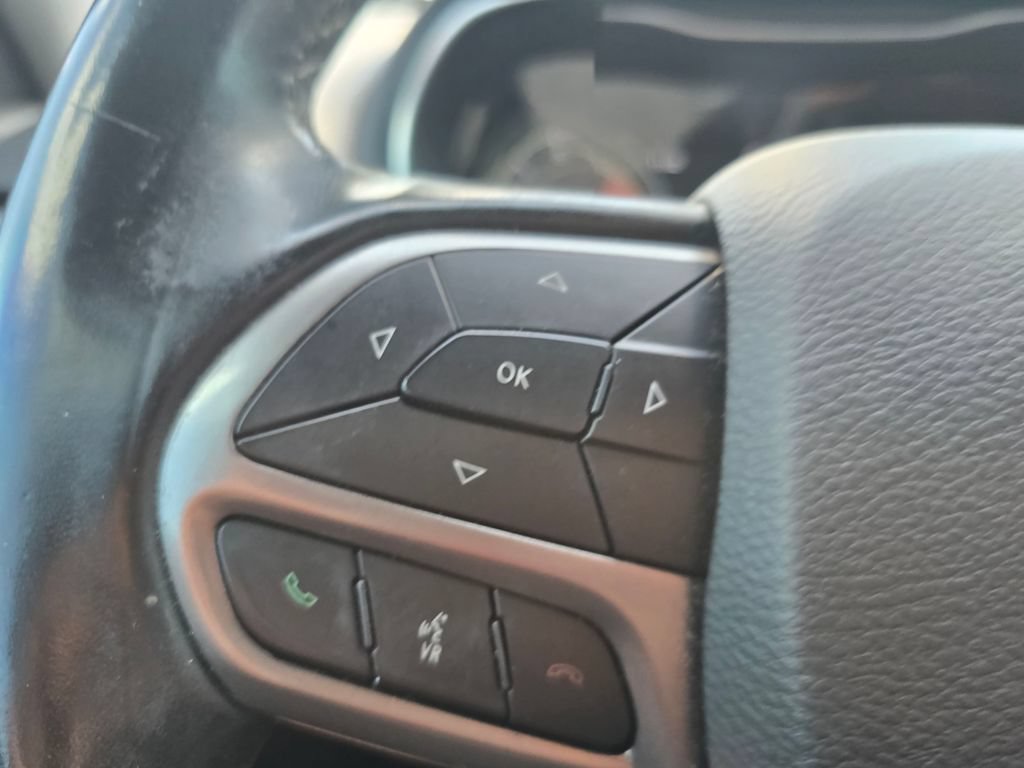 Used 2020 Jeep Cherokee Limited AWD/4WD image 16