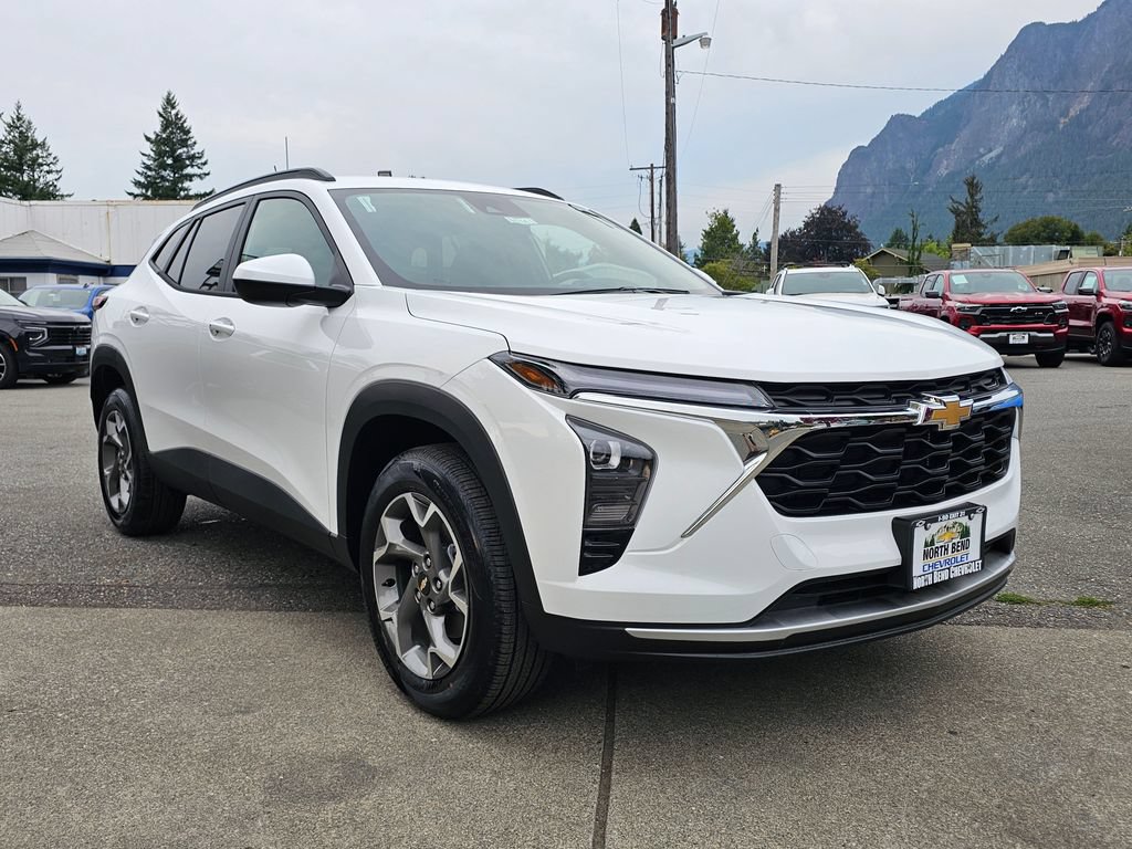 New 2026 Chevrolet Trax LT w/ LT Convenience Package FWD image 3