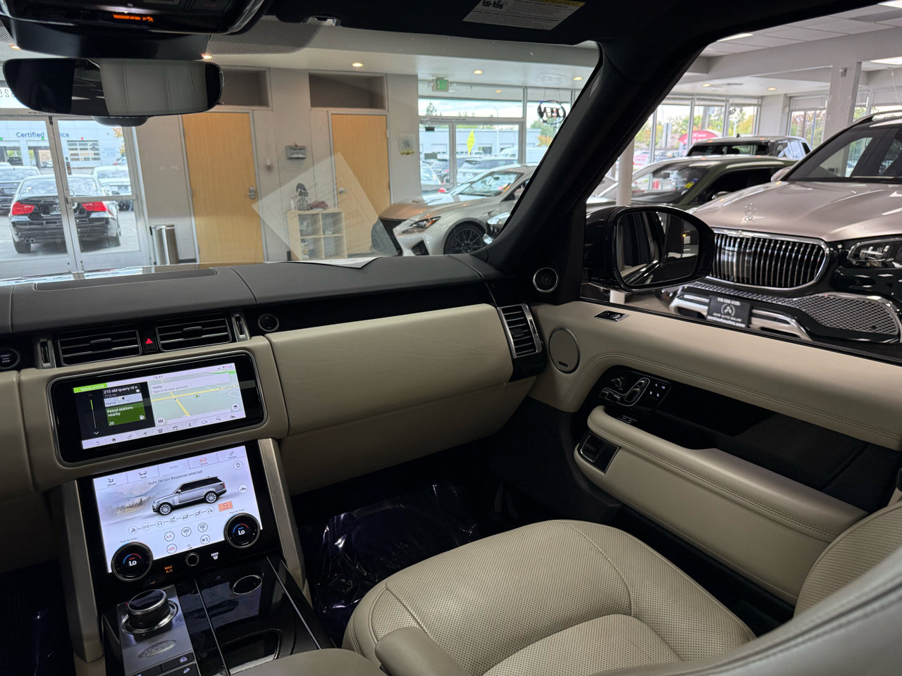 Used 2019 Land Rover Range Rover HSE image 13