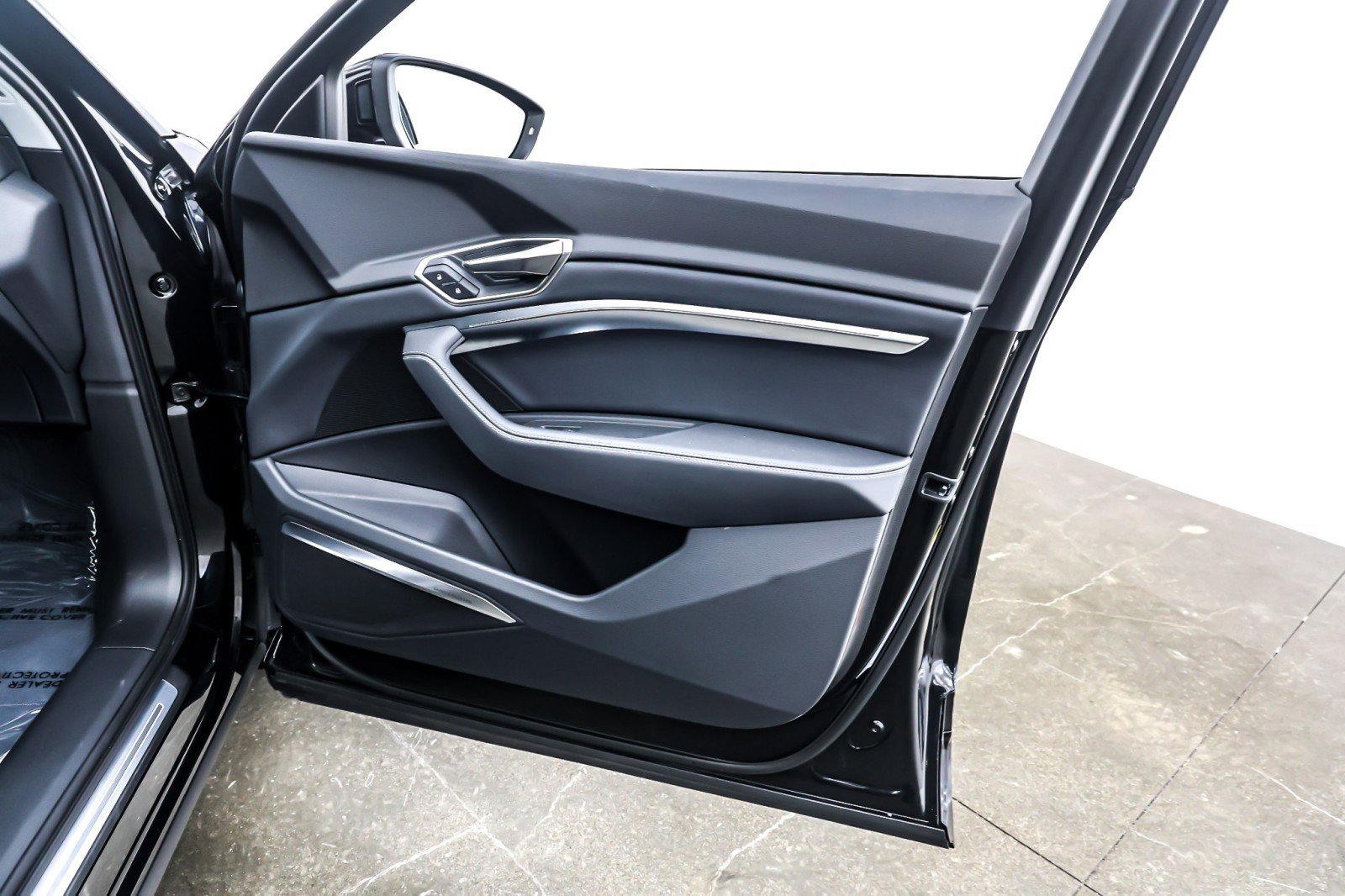 Used 2024 Audi Q8 e-tron Premium Plus image 25