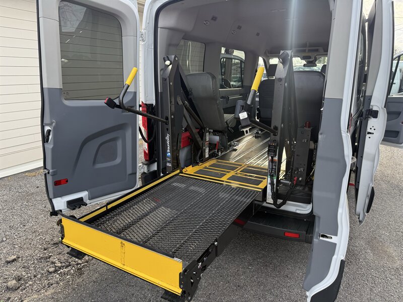 Used 2018 Ford Transit 150 XL RWD image 4