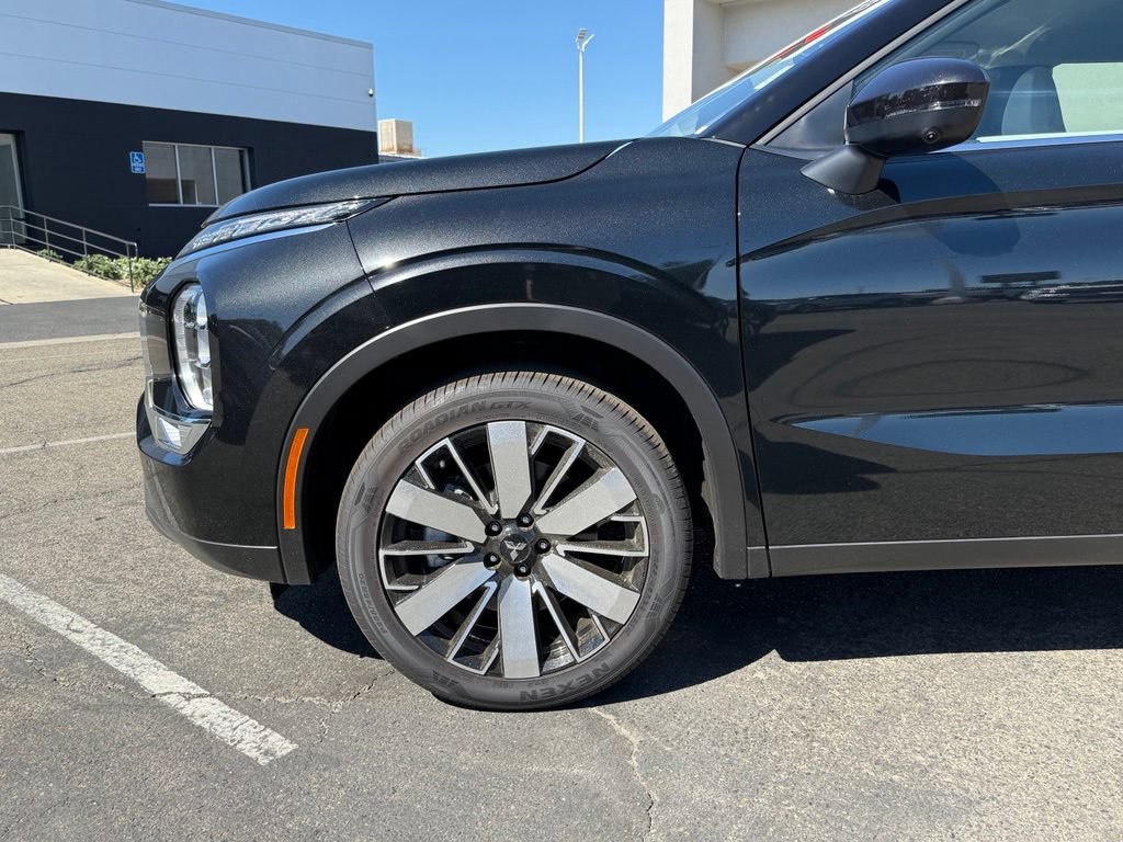 New 2026 Mitsubishi Outlander FWD image 5