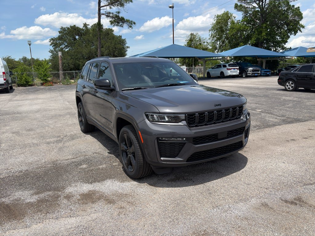 New 2026 Jeep Grand Cherokee Limited w/ Limited Altitude Package AWD/4WD image 3