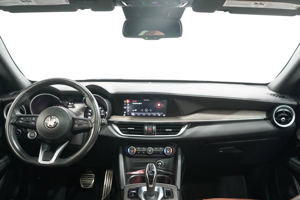 Used 2023 Alfa Romeo Stelvio Ti AWD/4WD image 15