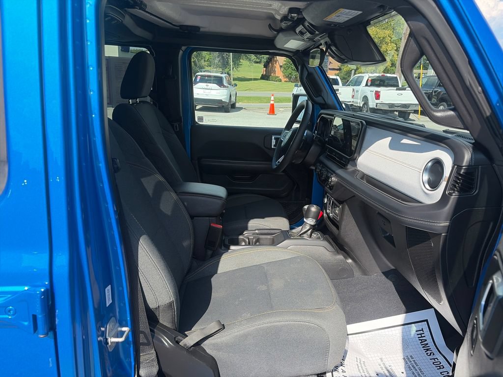 Used 2025 Jeep Wrangler Unlimited Sahara AWD/4WD image 38