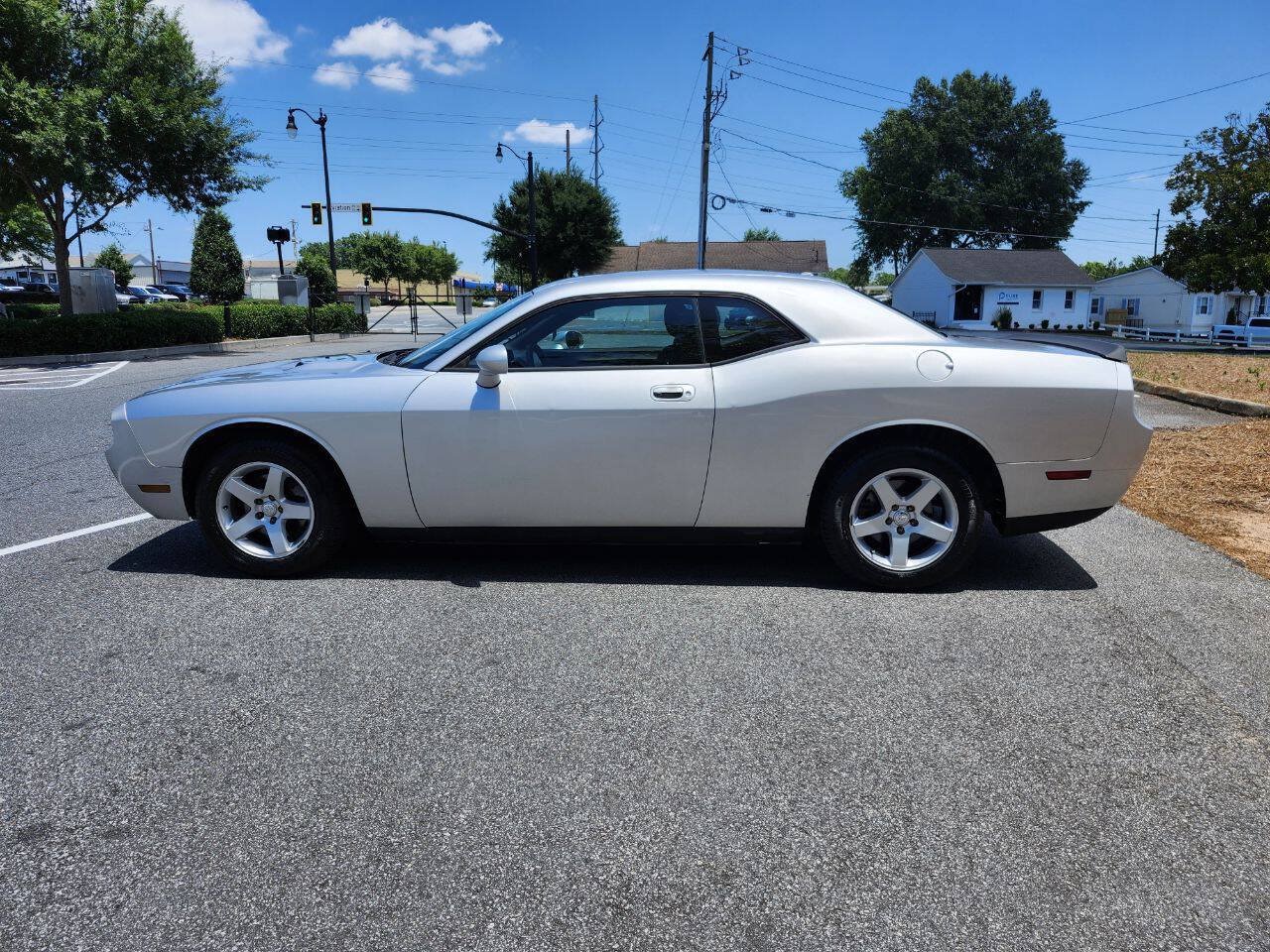 Used 2010 Dodge Challenger SE RWD image 12