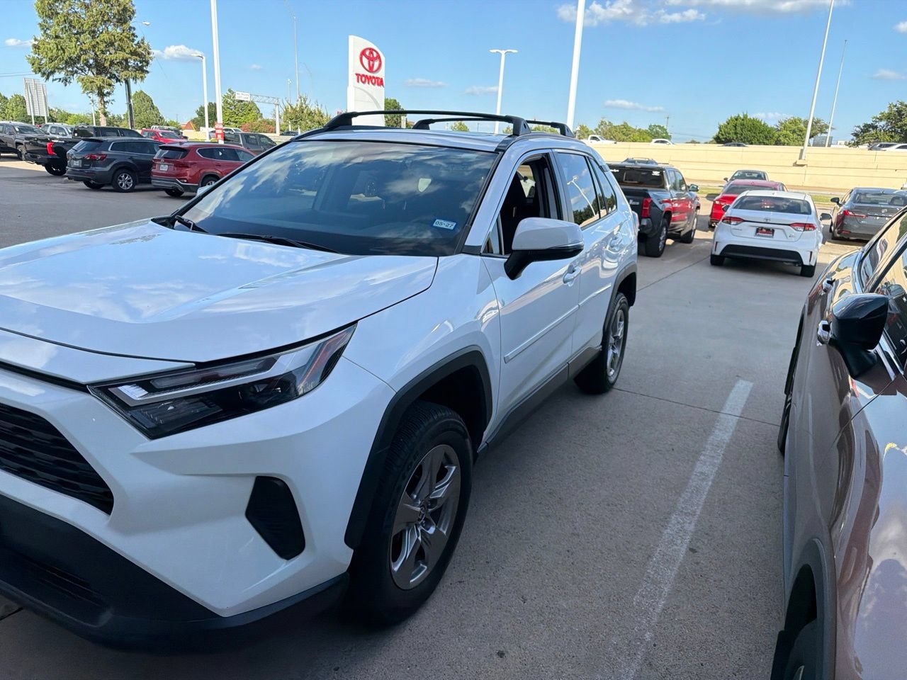 Used 2022 Toyota RAV4 XLE w/ Convenience Package FWD video 1