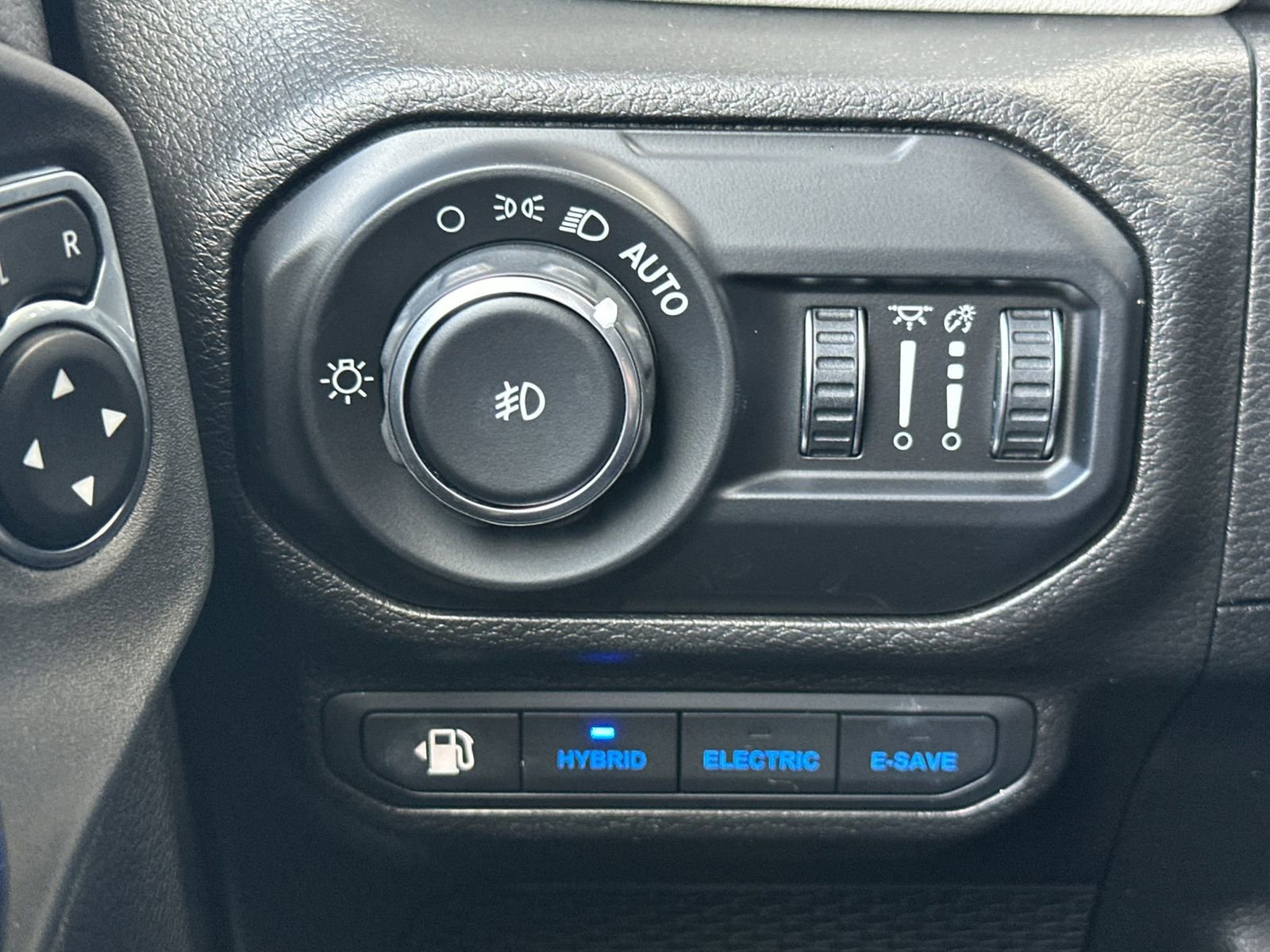 Used 2022 Jeep Wrangler Unlimited Sahara image 31