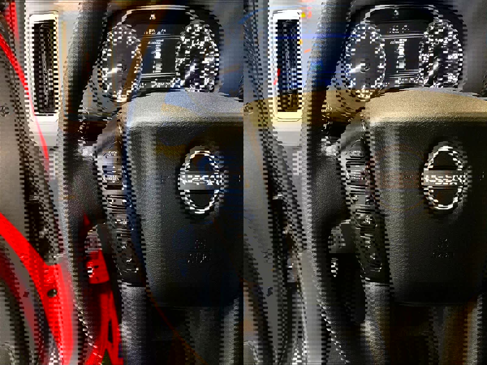 Used 2025 Nissan Frontier SV image 23