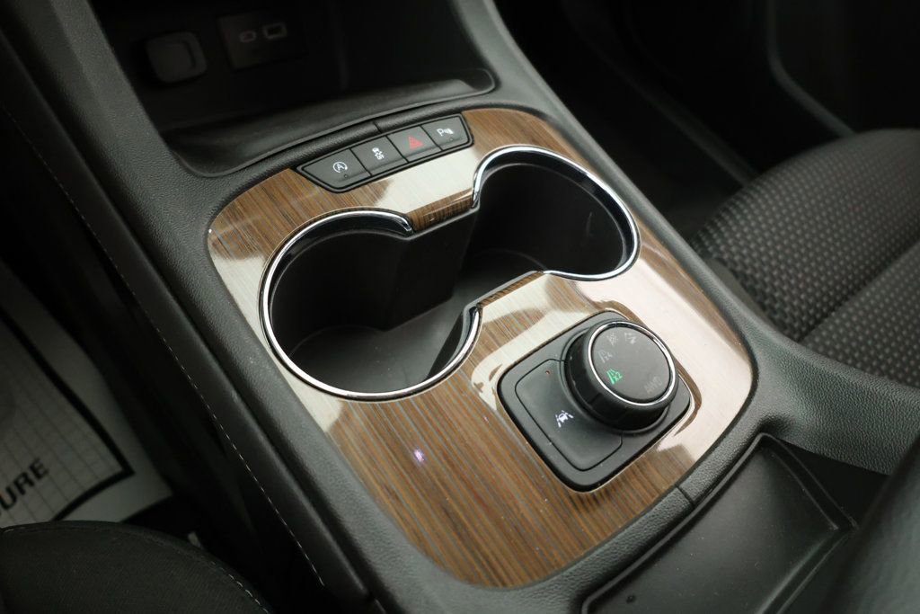 Used 2023 GMC Acadia SLE image 14