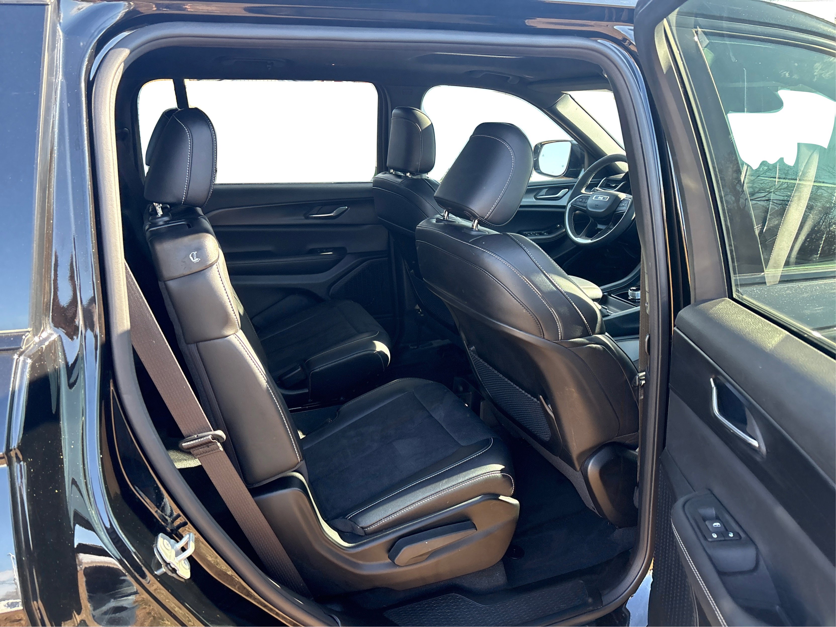 Used 2024 Jeep Grand Cherokee L Altitude image 21