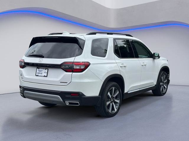 Used 2024 Honda Pilot Touring image 3