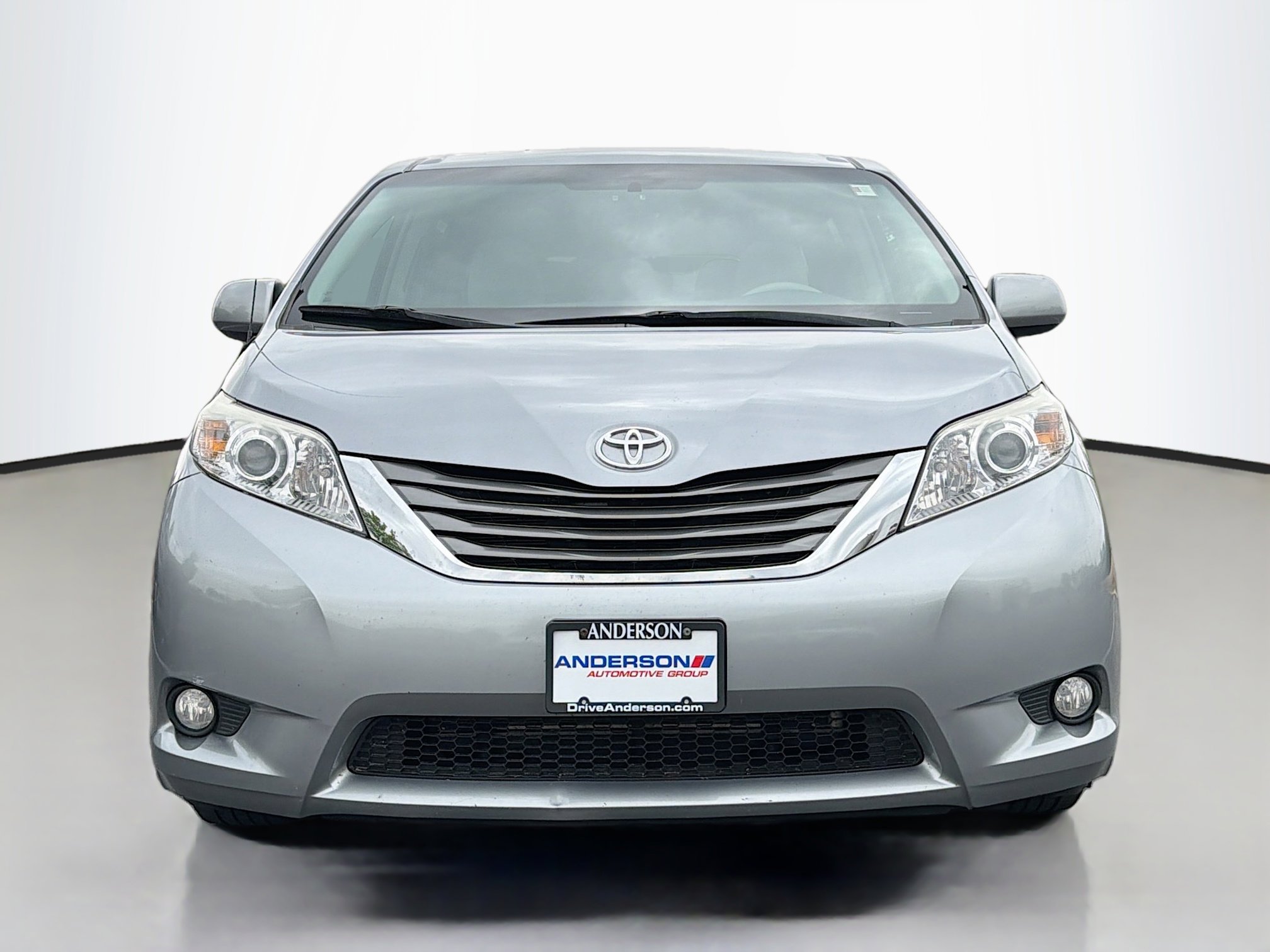 Used 2012 Toyota Sienna XLE FWD image 17