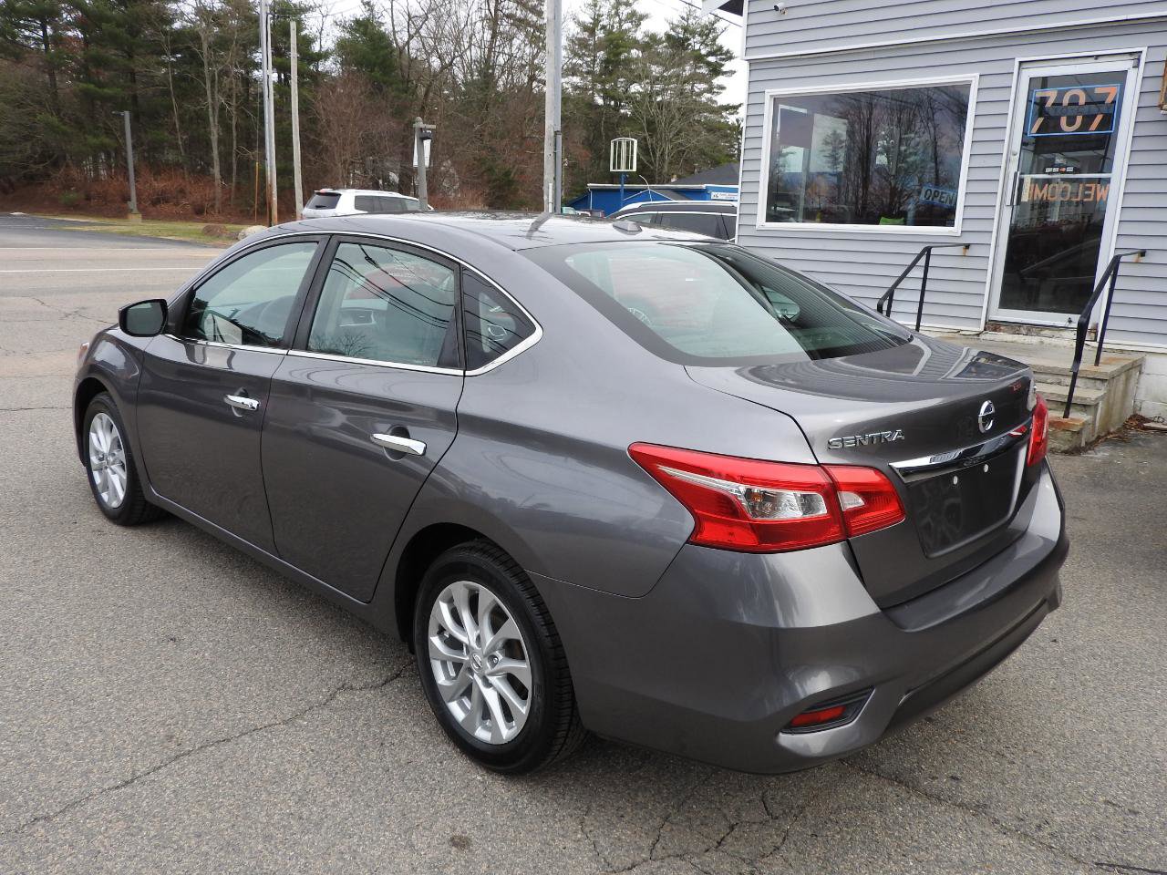 Used 2019 Nissan Sentra SV image 3
