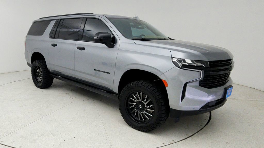 Used 2023 Chevrolet Suburban Premier image 1
