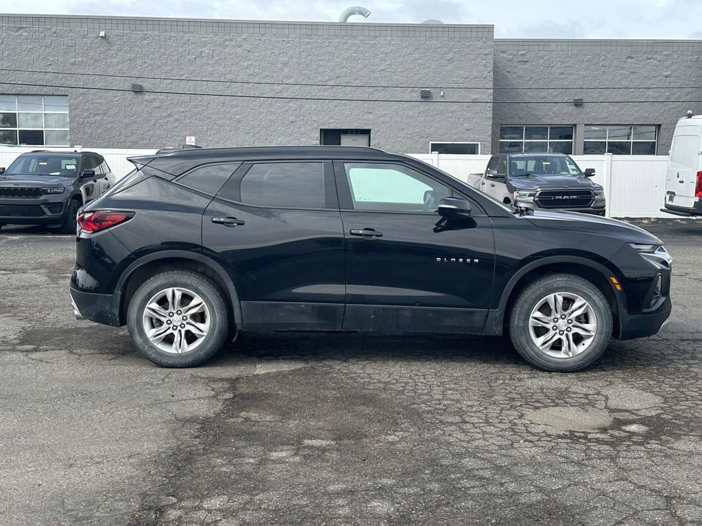 Used 2021 Chevrolet Blazer LT FWD image 2