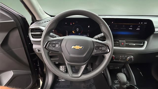 Used 2025 Chevrolet TrailBlazer LT AWD/4WD image 12