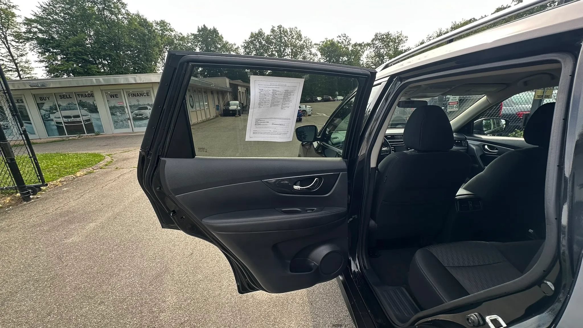 Used 2017 Nissan Rogue SV AWD/4WD image 24