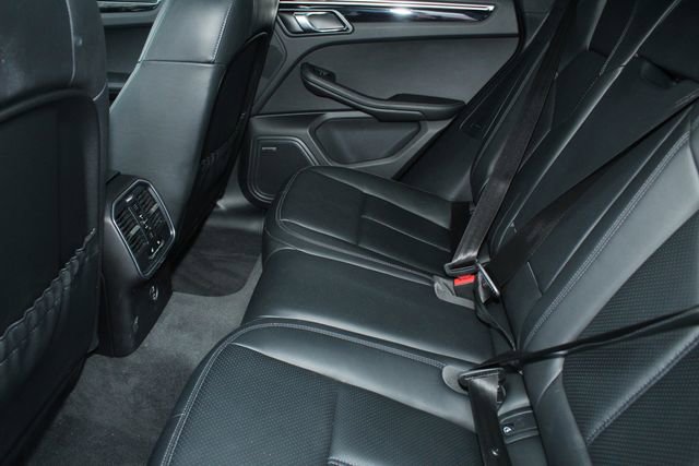 Certified 2024 Porsche Macan image 25