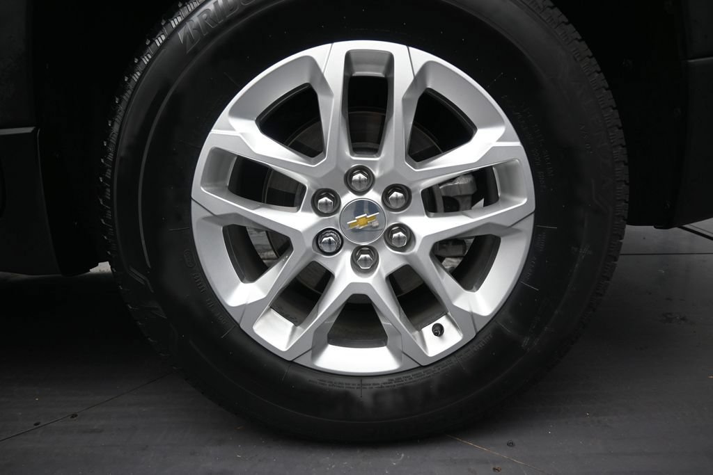 Used 2023 Chevrolet Traverse LS FWD image 10