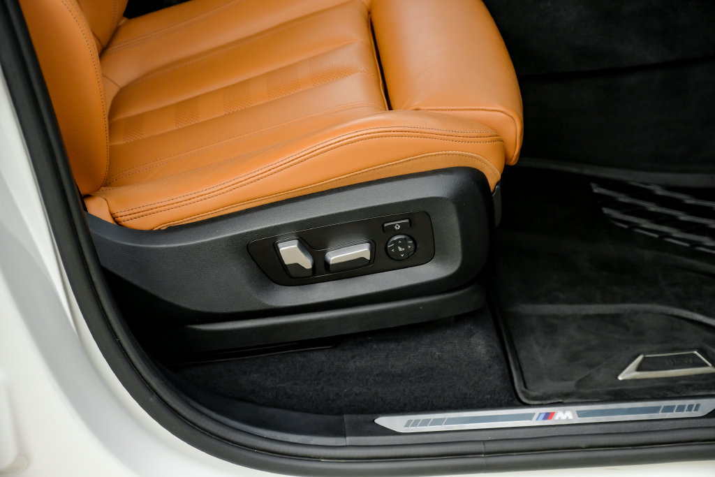Used 2021 BMW X5 sDrive40i w/ M Sport Package RWD image 39