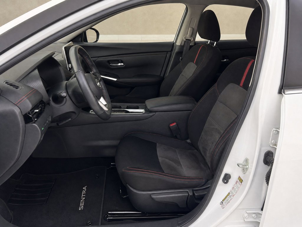 Used 2024 Nissan Sentra SR FWD image 11