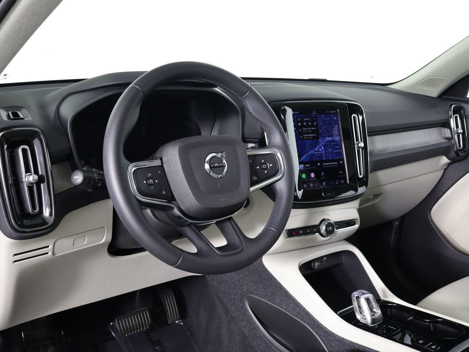 Used 2023 Volvo XC40 B5 Ultimate w/ Climate Package AWD/4WD image 14